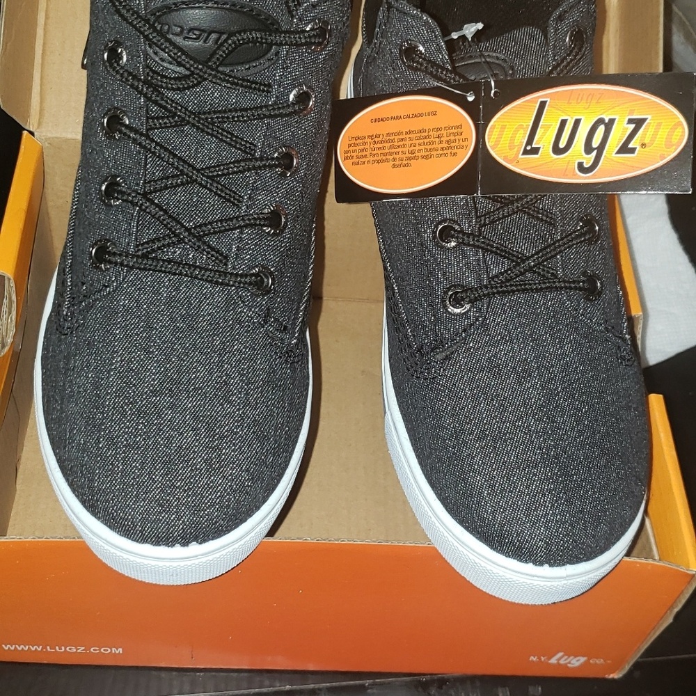 Boys size 3 Lugz Sneakers
